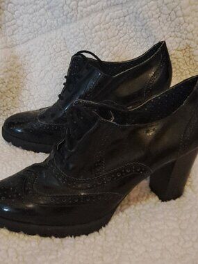 DexFlex Black Leather Shoes with a 3-inch heel